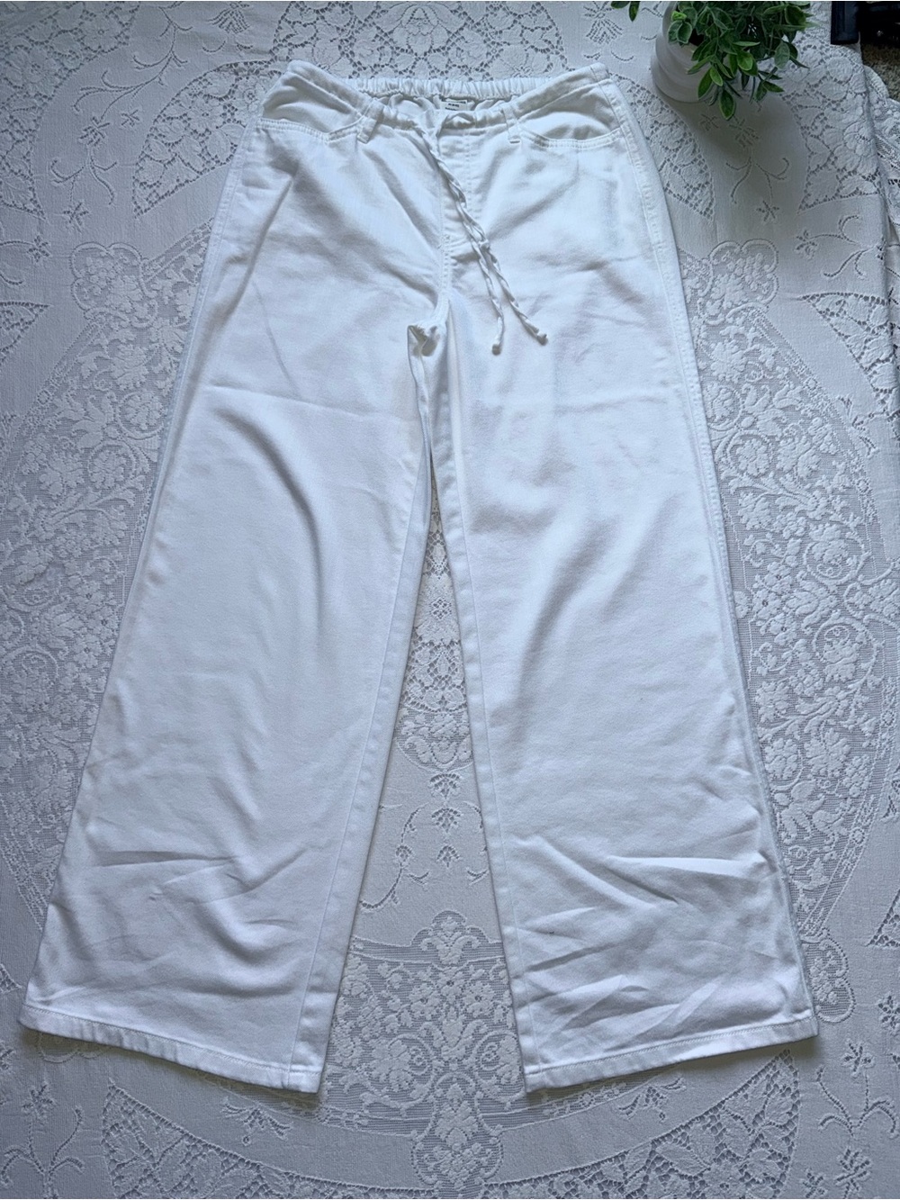No Boundaries white wide leg draw string pants medium 8-10
